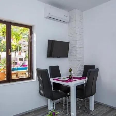 Roza - One-bedroom Apartment