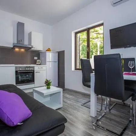 Roza - One-bedroom Mokosica