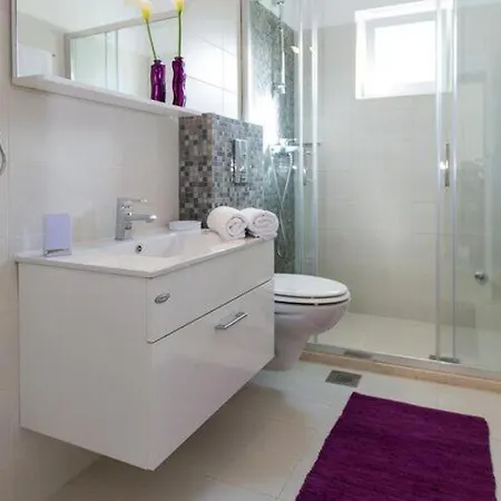 Roza - One-bedroom Apartment Mokosica